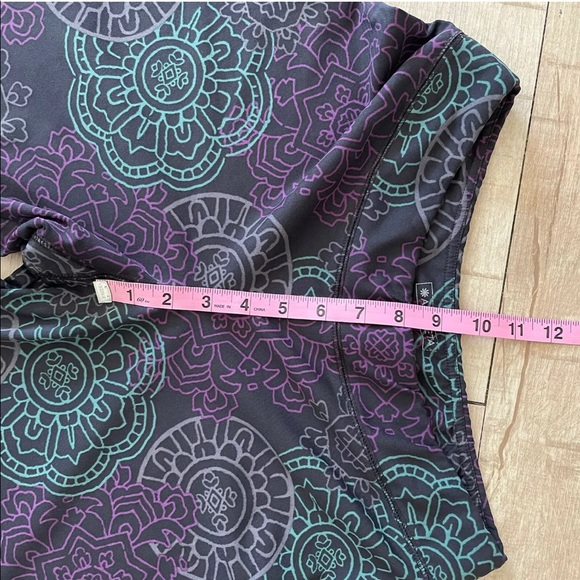 Athleta cropped wide leg yoga pants mandala pattern - Picture 12 of 12